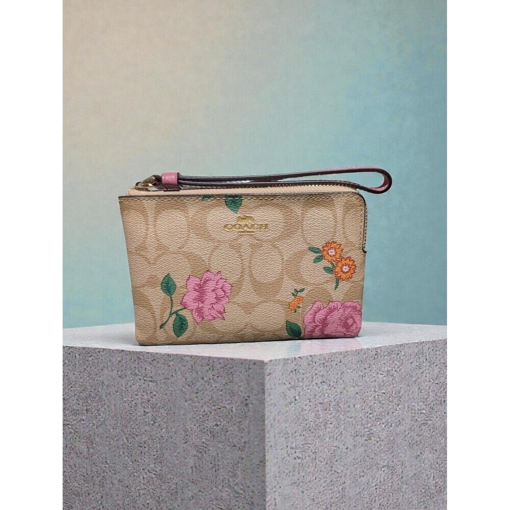 Coach Corner Zip Wristlet Khaki Multi (NWT)